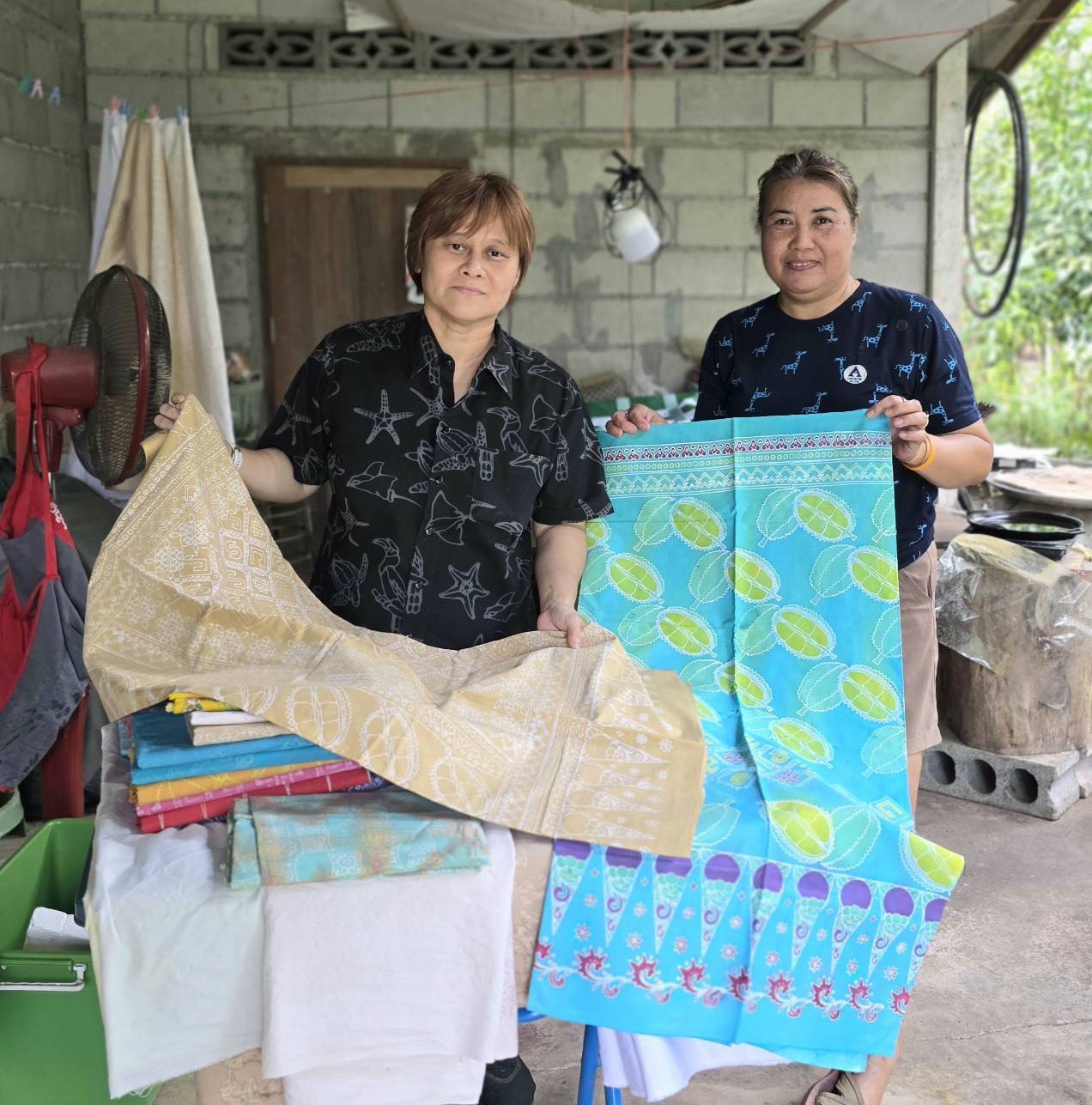 สพอ.กะปง ติดตาม สนับสนุนและให้กำลังใจการดำเนินการอนุรักษ์และสืบสานภูมิปัญญาผ้าไท