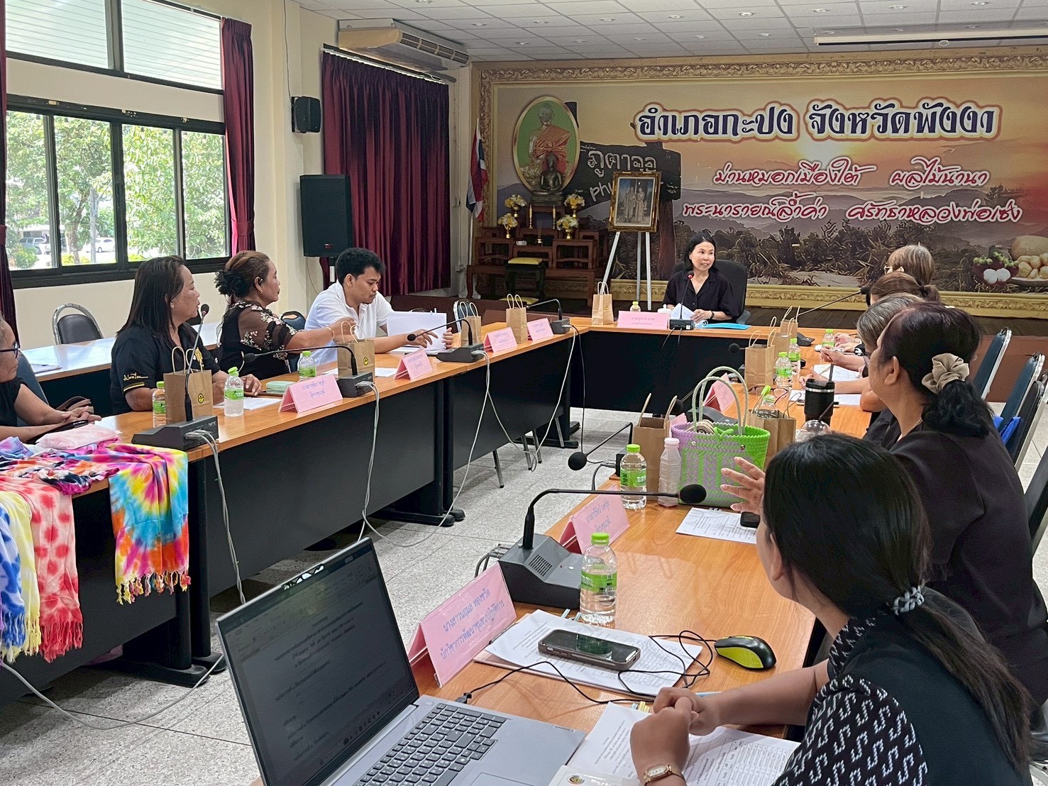 พช.กะปง ดำเนินการจัดประชุมคณะอนุกรรมการกลั่นกรองและติดตามการดำเนินงานกองทุนพัฒนาบทบาทสตรีอำเภอกะปง ครั้งที่ 5/2569