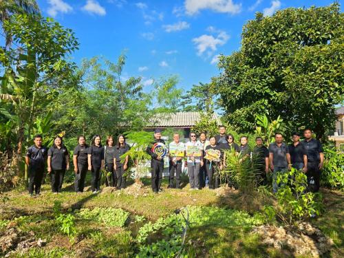 อำเภอกะปง ดำเนินกิจกรรม “ผู้นำต้องทำก่อน” ขับเคลื่อนกิจกรรมเพื่อคุณภาพชีวิตที่ดีและมีความมั่นคงทางอาหาร 